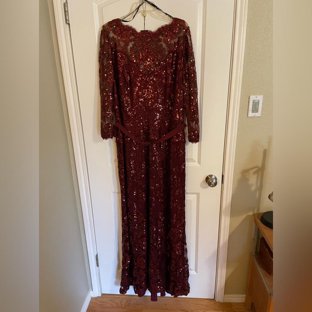 NWT | Tadashi Shoji | Burgundy Sequin Long Sleeve Dress
